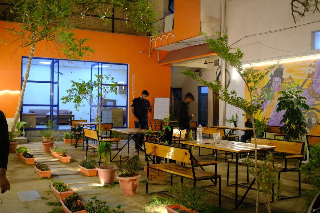 Live Free Hostel Waranasi Zewnętrze zdjęcie